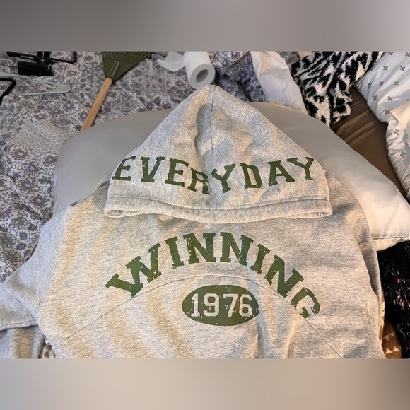 Urban Outfitters Cropped Hoodie - Winning Everyday - Picture 7 of 8